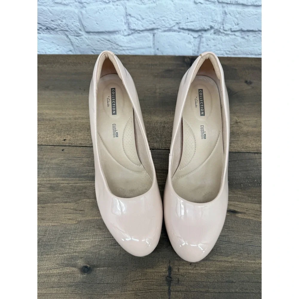 Clarks‎ Nude Patent Leather Pumps Heels Size 8 M Cushion Soft Minimalist Office
